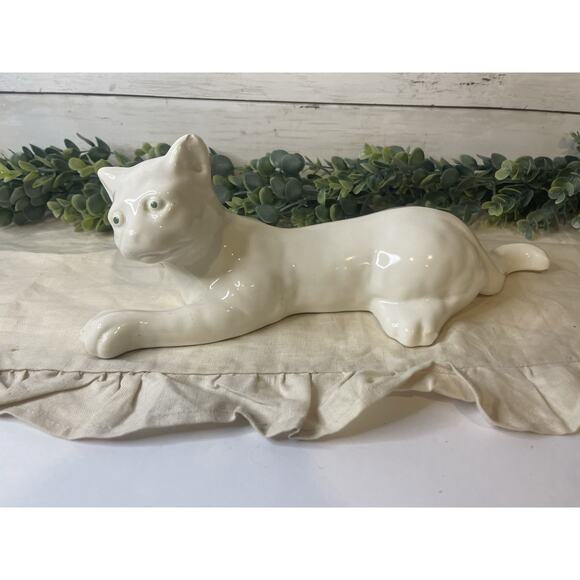 Vintage Large White Ceramic‎ Laying Down Cat Figurine Statue - Picture 1 of 6